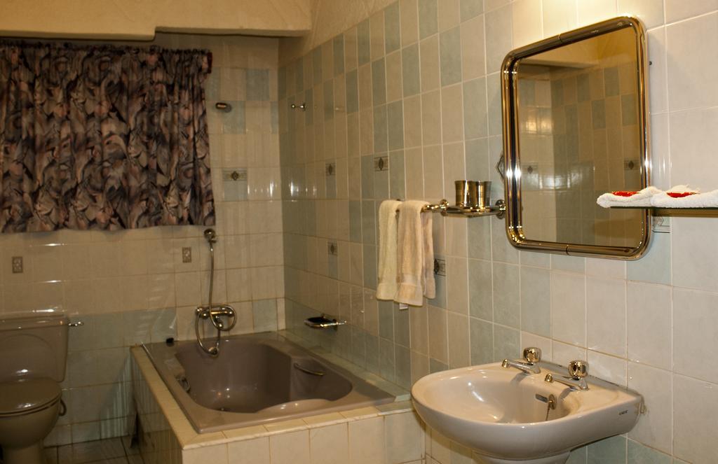 Four Villages Inn Кумаси Номер фото