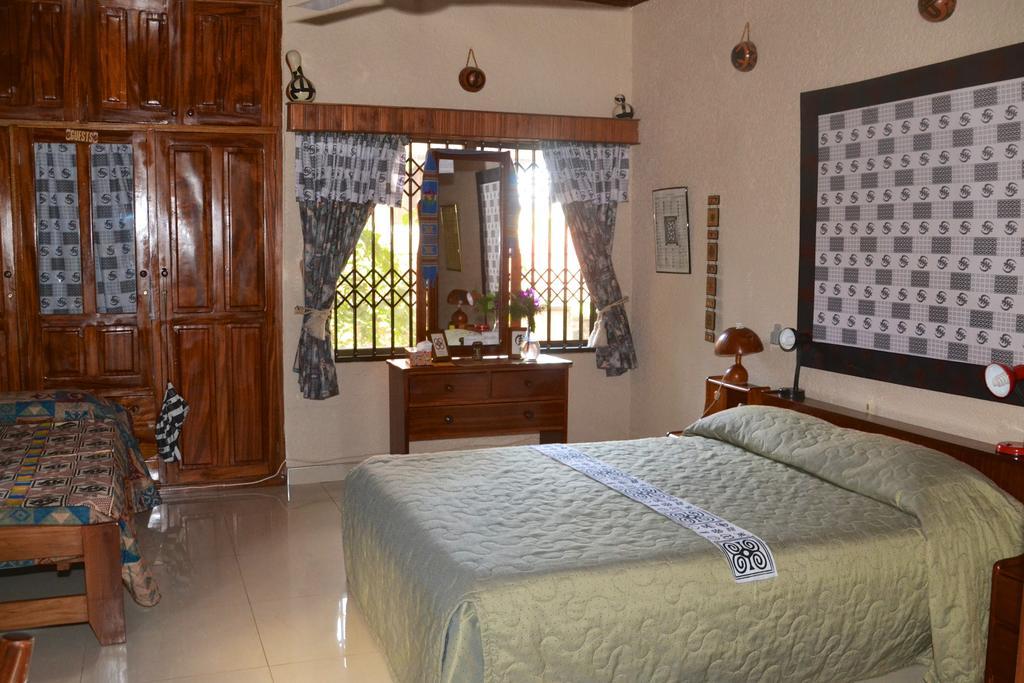 Four Villages Inn Кумаси Номер фото